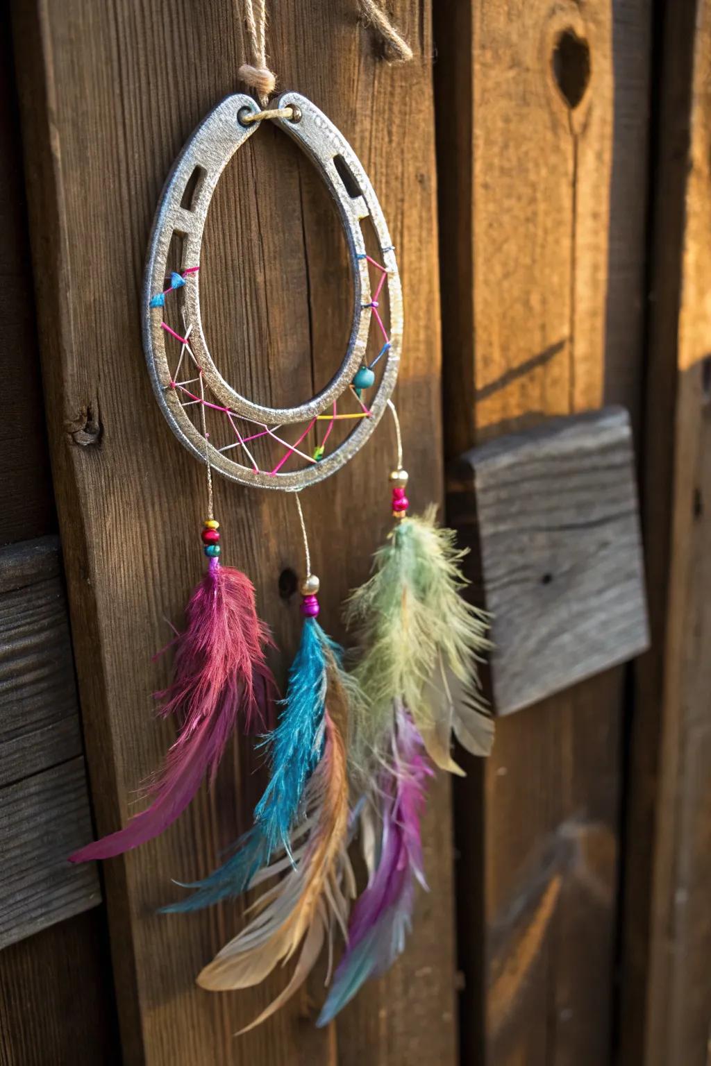 Transform tradition into art with this stunning horseshoe dreamcatcher, a perfect blend of craftsmanship and boho elegance.
