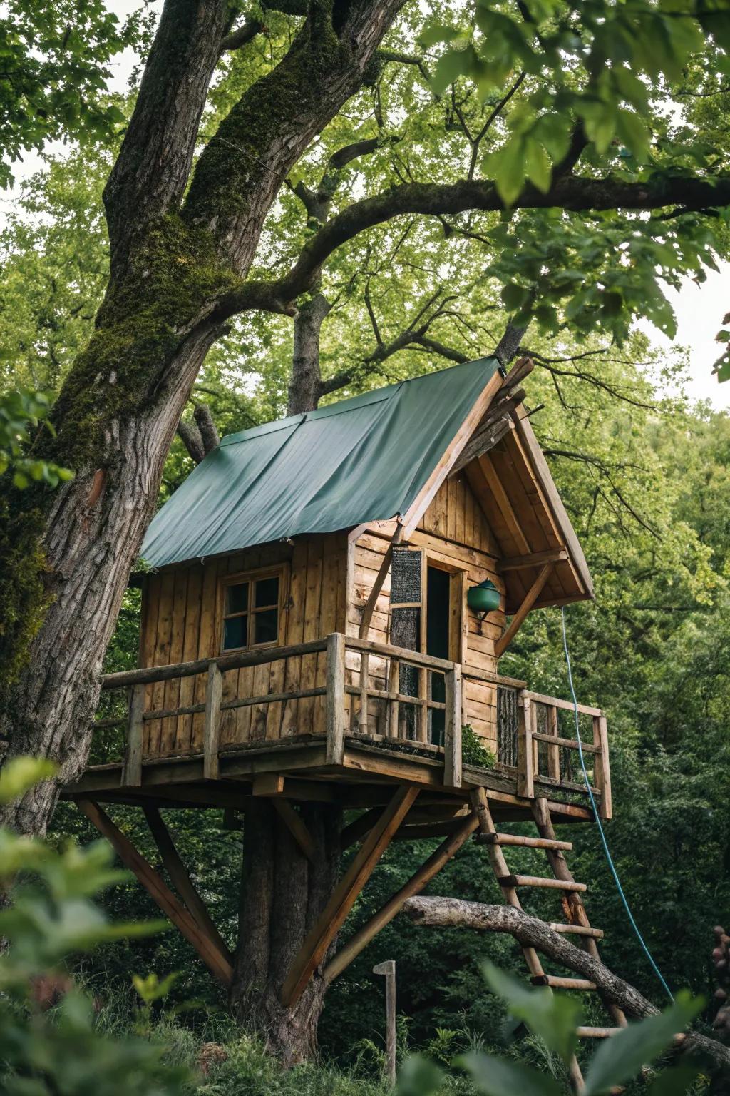 Embrace rustic charm with a simple tarp roof for your treehouse escape.