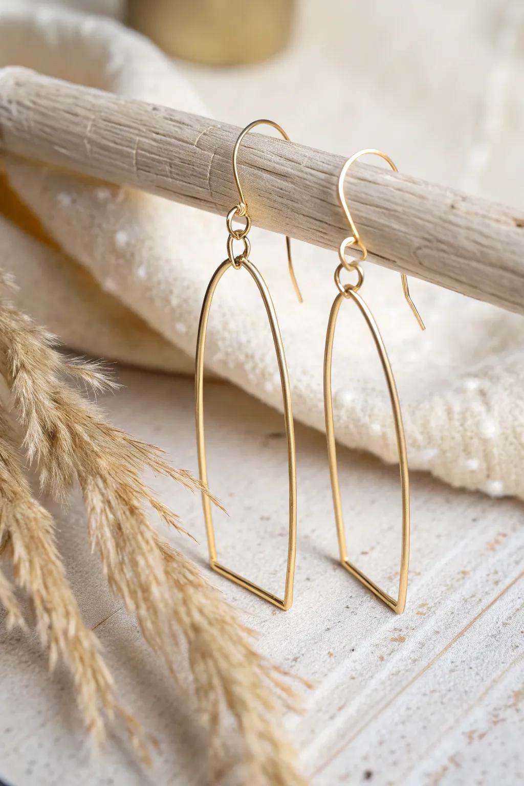 Embrace minimalist elegance with these sleek wire bar earrings – a perfect blend of simplicity and style.