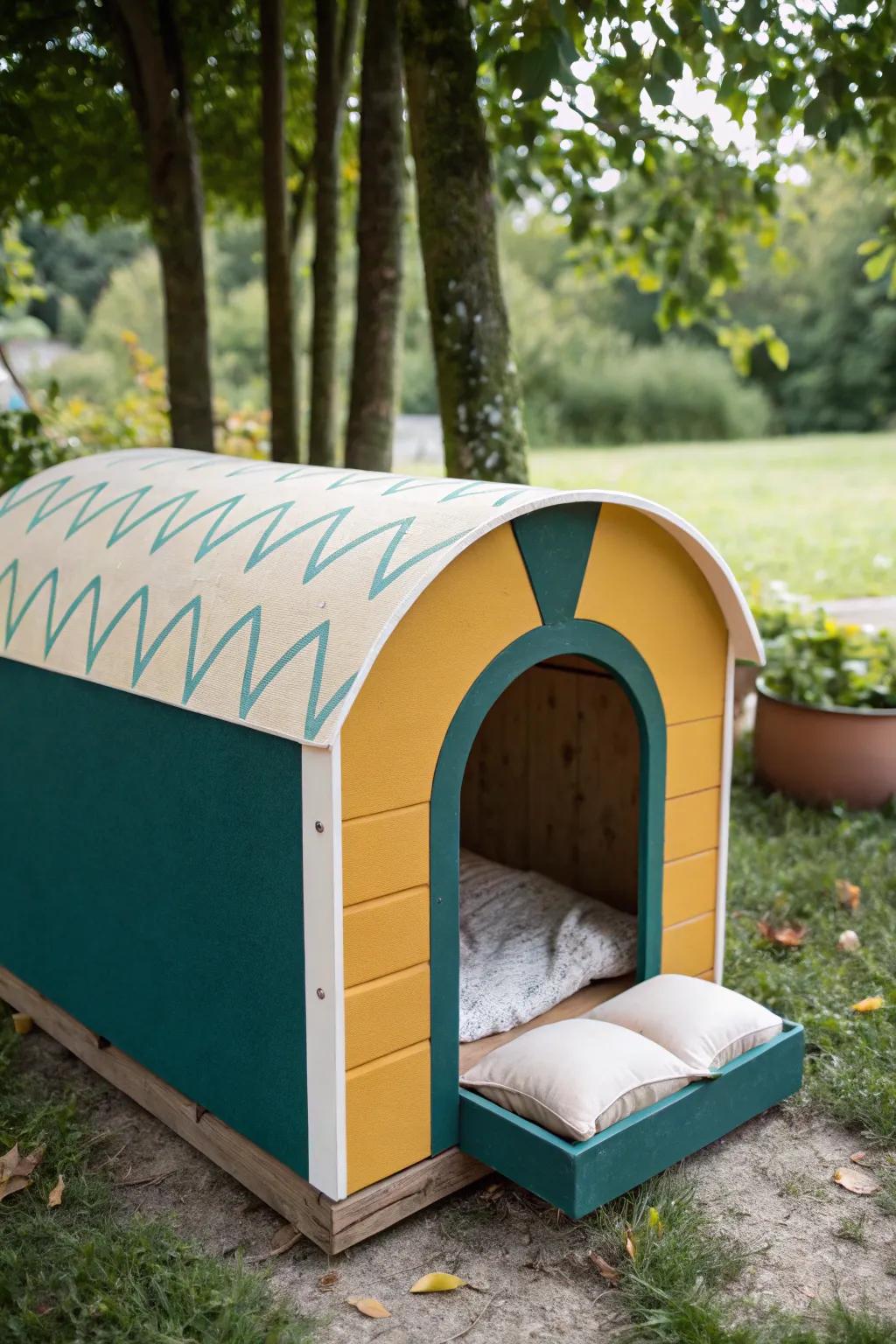 Cozy and chic: A minimalist styrofoam cat shelter that blends style with simplicity.