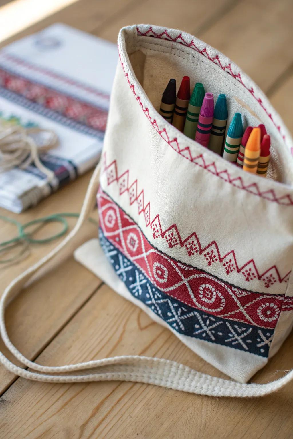 Travel in style: Keep creativity at hand with this chic crayon bag.