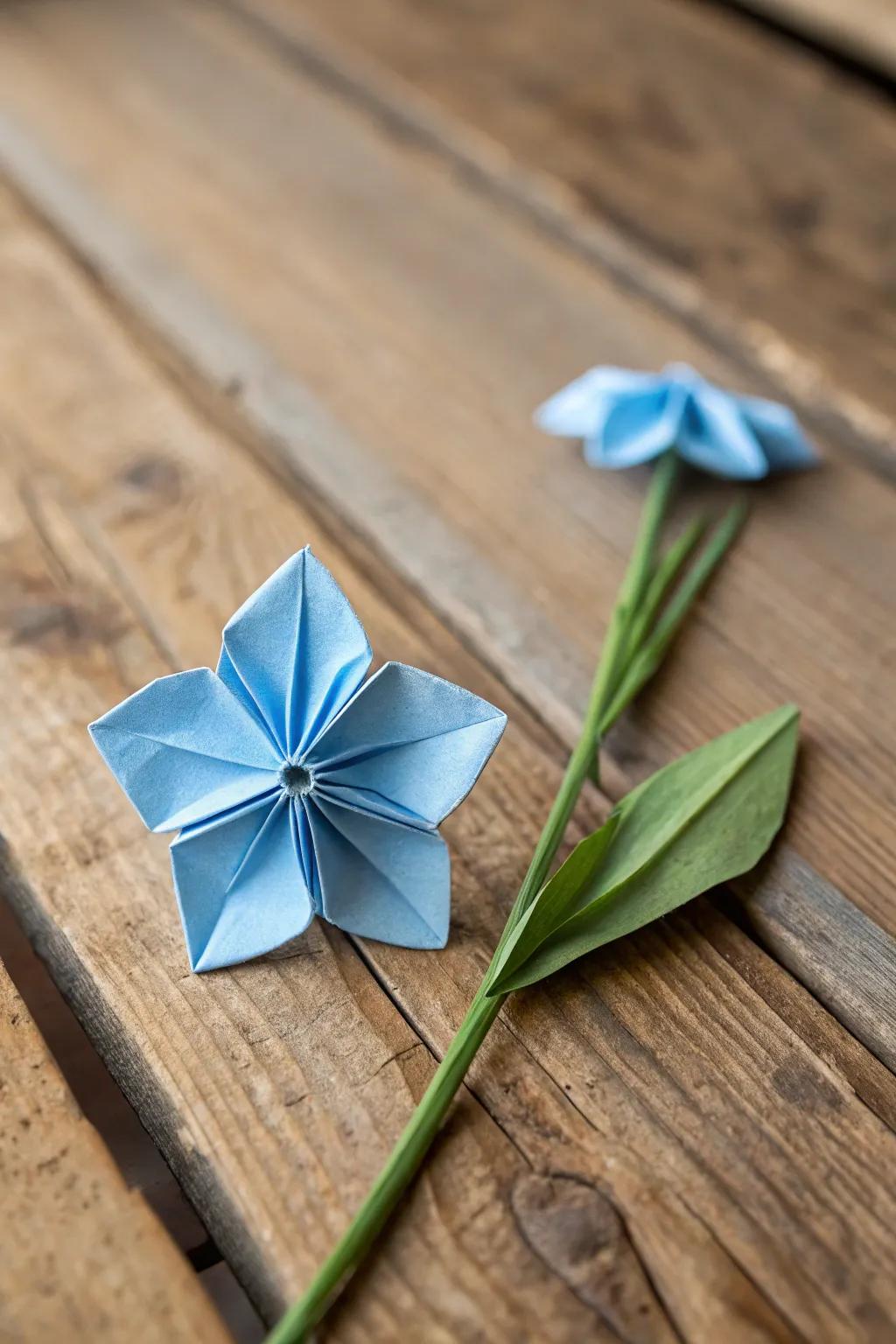 Delicate elegance: A handcrafted origami forget-me-not, the perfect touch of beauty and simplicity.