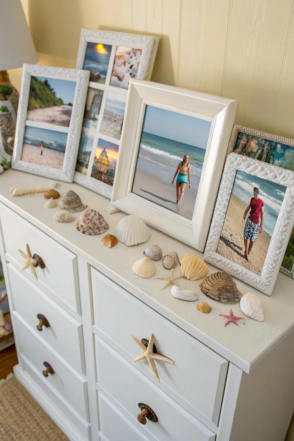 Personalize your photos with beach-inspired frames.
