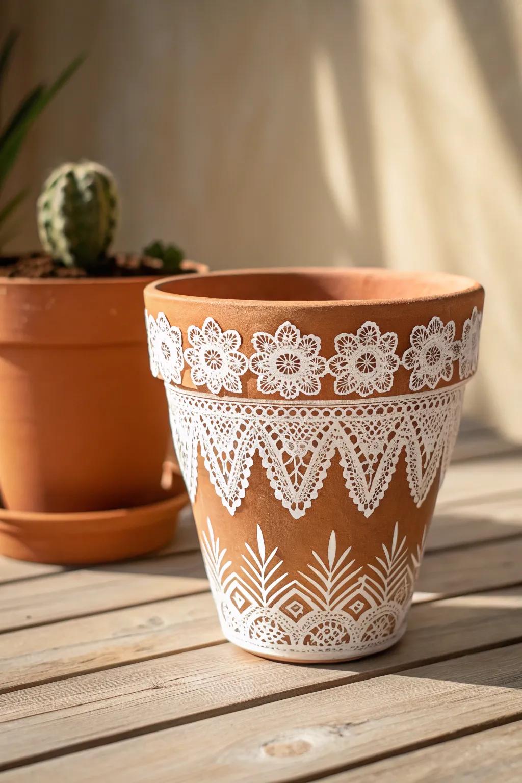 Transform your pots with delicate lace patterns for a vintage touch. #DIYDecor