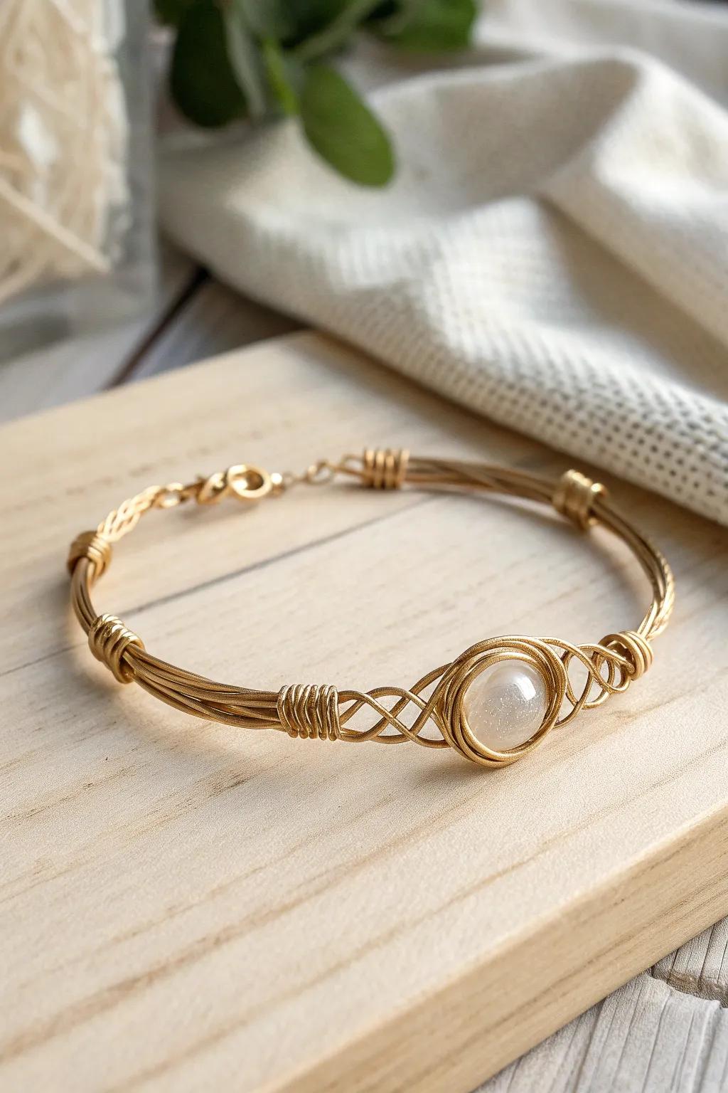Embrace elegance with this wire-wrapped beauty, where simplicity meets sophistication.