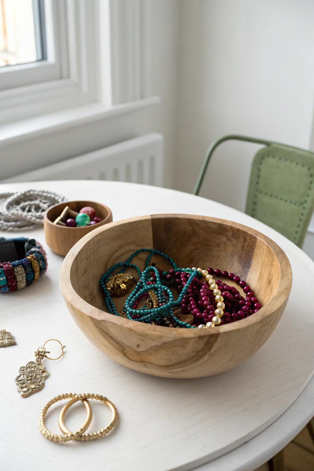 Transform your table with a dazzling jewelry centerpiece that merges elegance with minimalist charm.