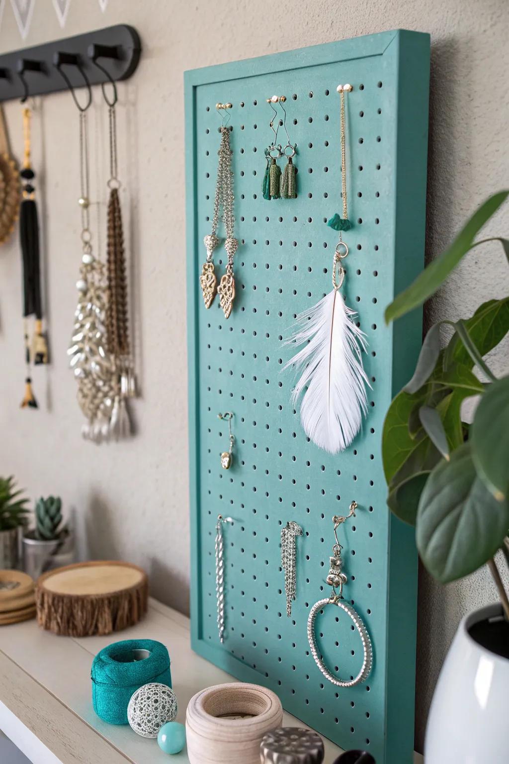 Organize your earring collection with a touch of elegance and color. #ScandiBohoStyle