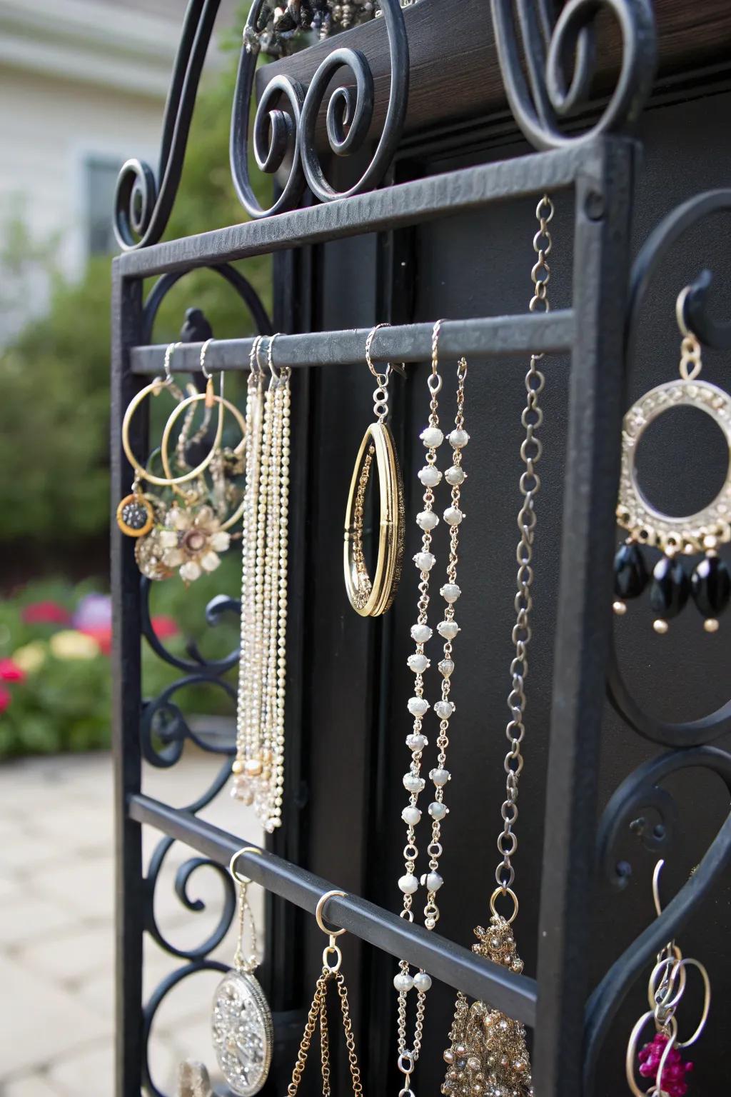 Transform old into gold: a chic and crafty jewelry holder from a box spring!