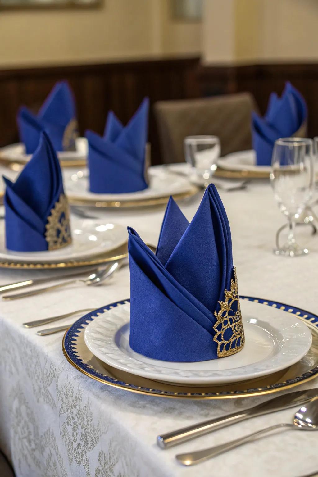 Crown folds make any dinner feel majestic.