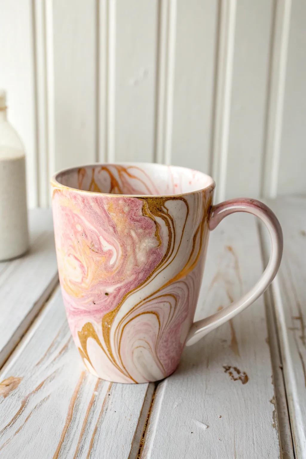 Transform your mug with mesmerising marbled designs - a blend of simplicity and artistry!