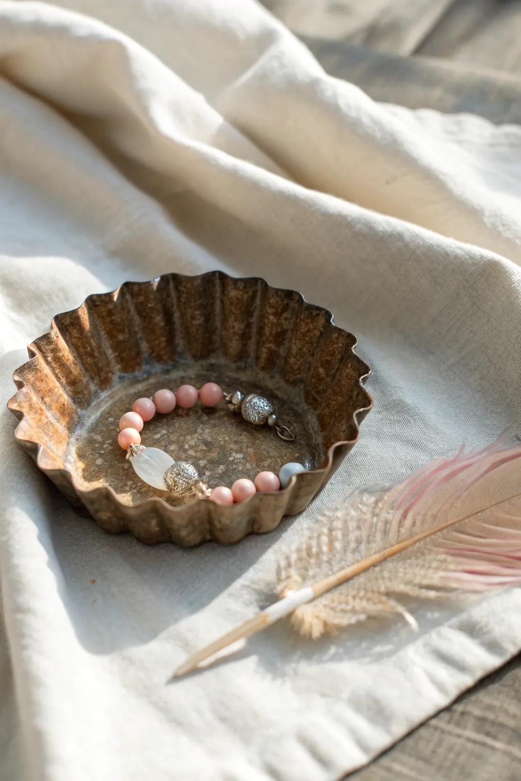 Elevate your fridge decor with charming tart tin magnets that blend vintage allure with modern simplicity.