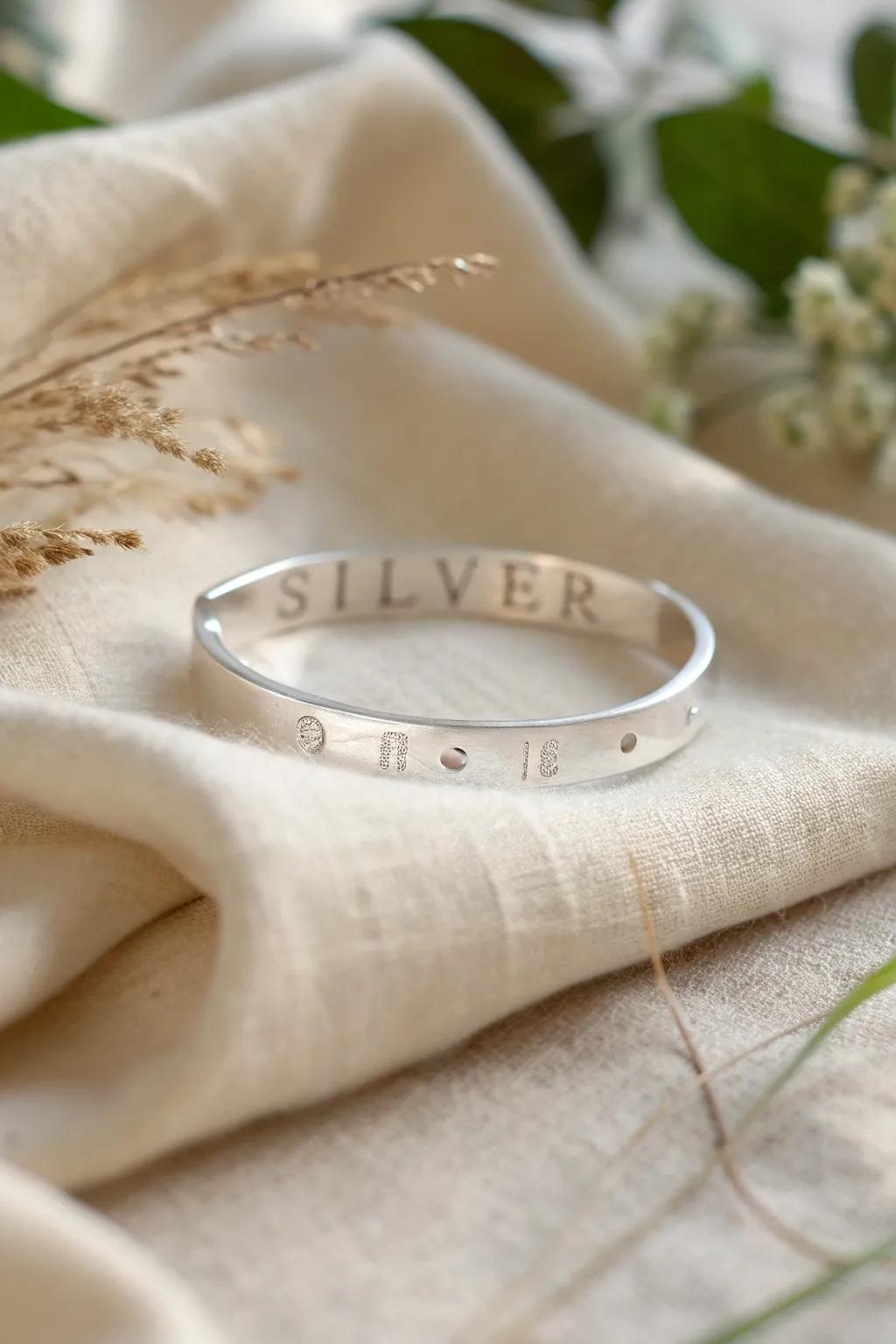 Celebrate her with a touch of elegance and personal charm. 🌿✨